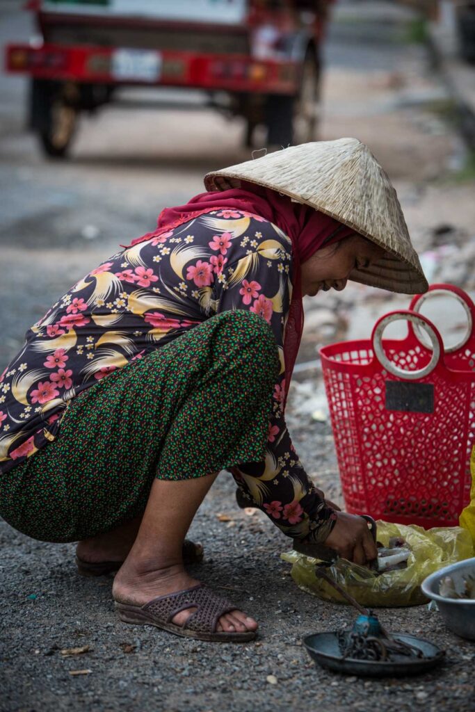 Lady in the street, Kampot