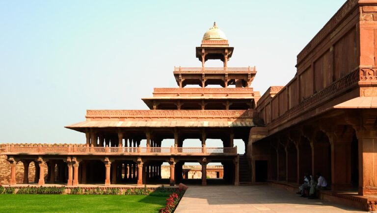 Watching the world go by in Fatehpur Sikri